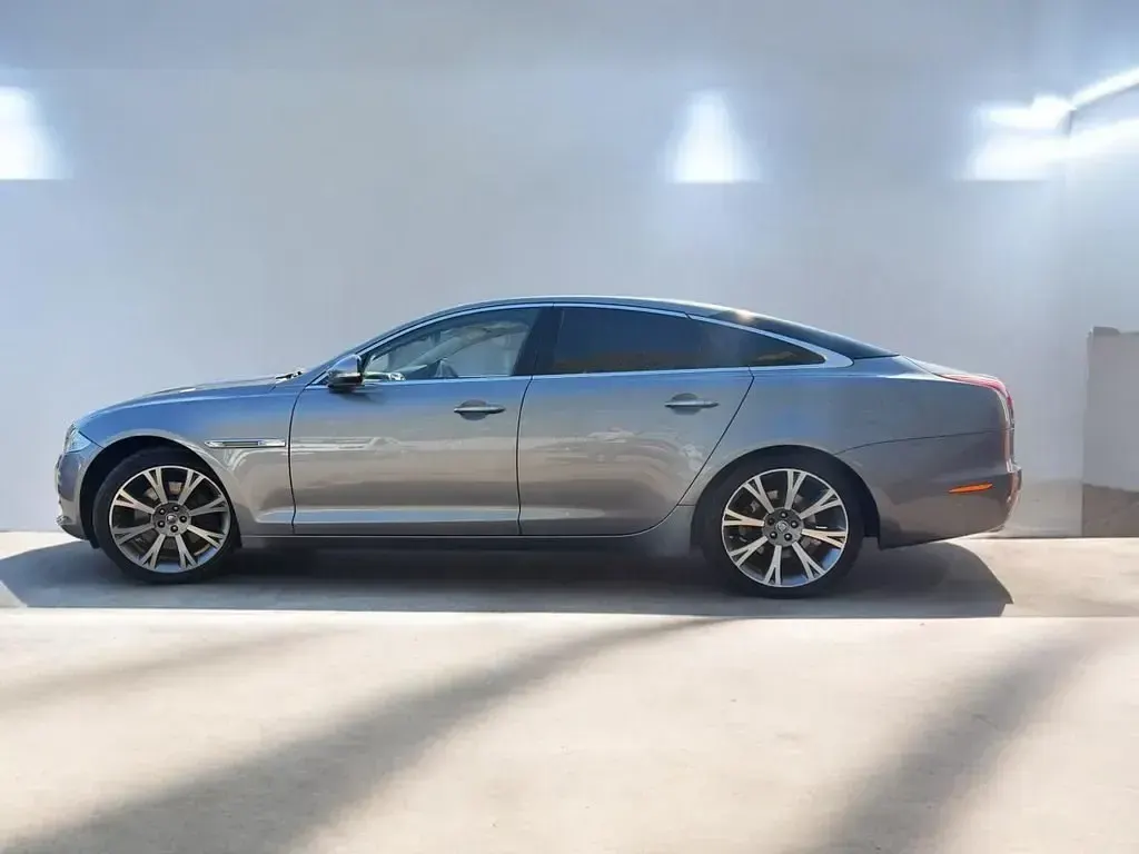 Usado Jaguar XJ Portfolio 2010 Cinzento Sedan