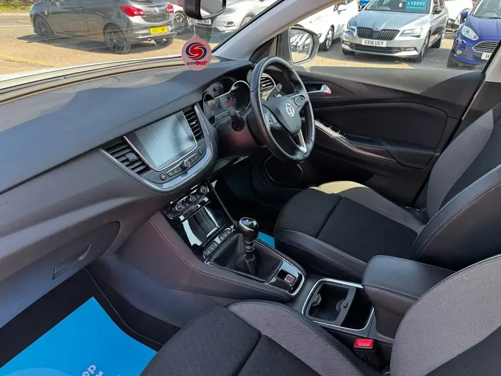 Second-hand Vauxhall Grandland X Sport 130 CP (95 kW) 2019 Alb SUV