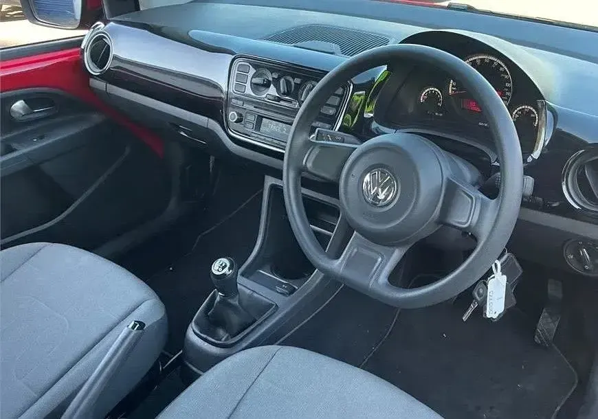 Usado VW up! move up! 60 HP (44 kW) 2014 Vermelho Citadino