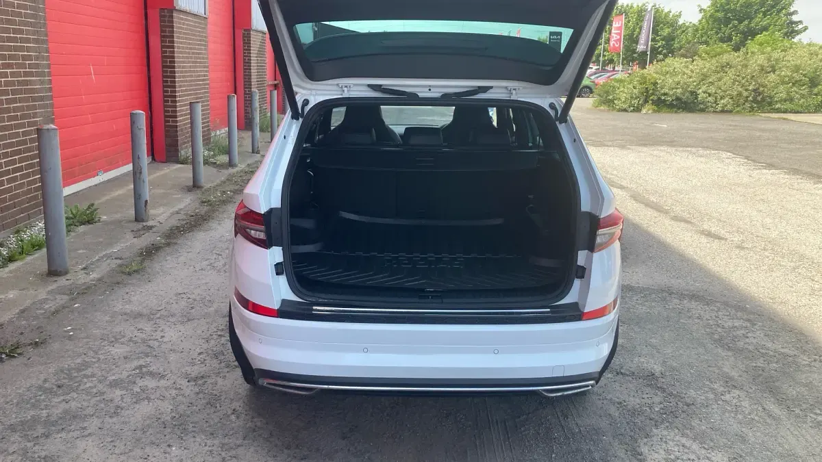 Used Skoda Kodiaq SportLine 150 HP (110 kW) 2022 White SUV