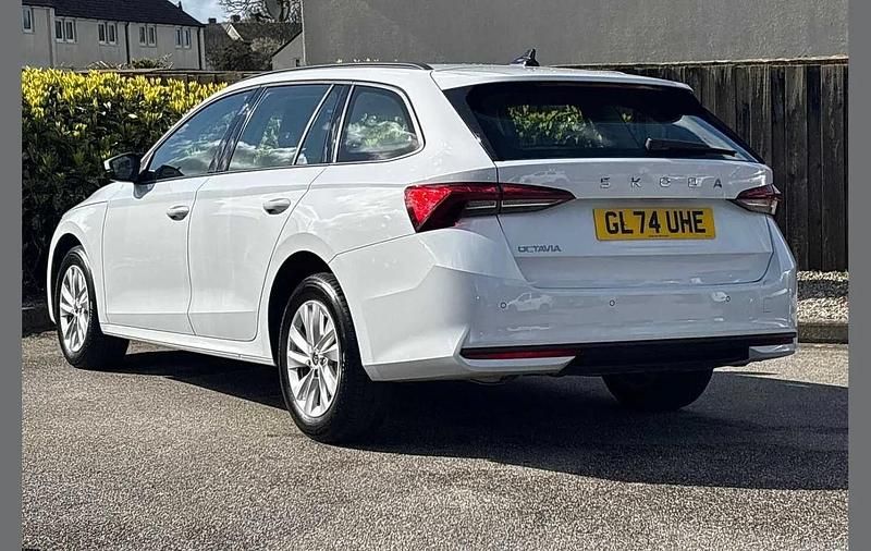 Usado Skoda Octavia SE Technology 150 CV (110 kW) 2024 Blanco Familiar