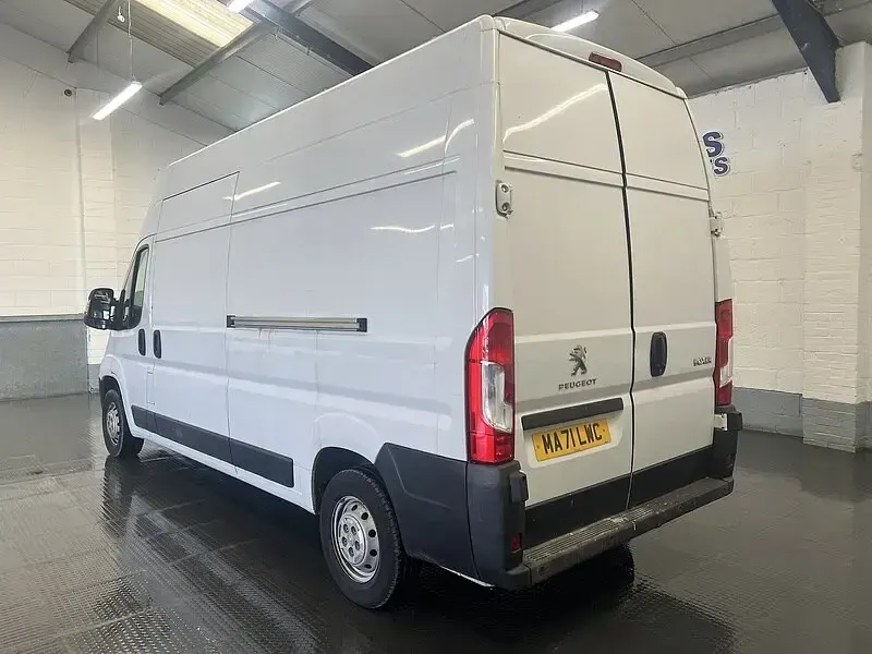 Used Peugeot Boxer S 140 HP (102 kW) 2021 White Van