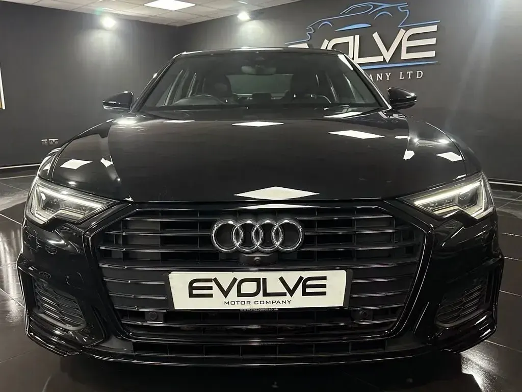 Usado Audi A6 Black Edition 204 HP (150 kW) 2020 Preto Sedan