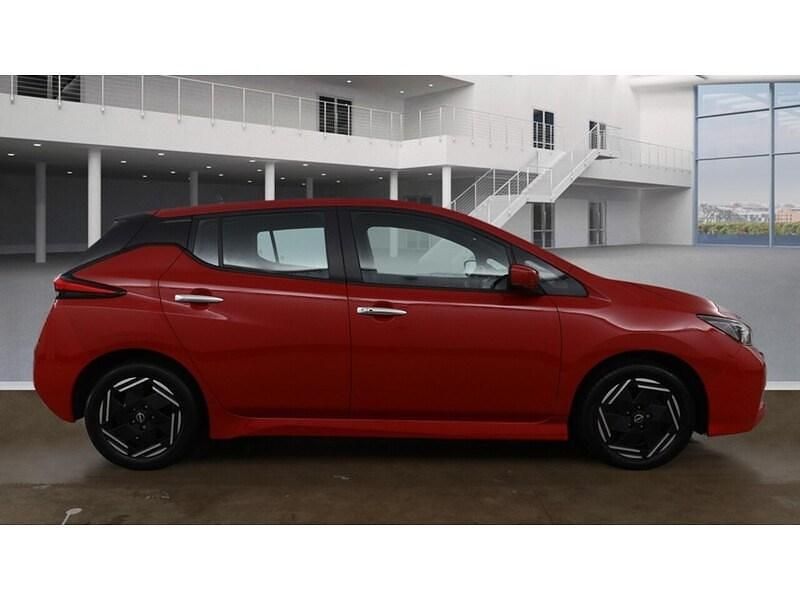 Usado Nissan Leaf Acenta 110 kW (150 HP) 2022 Vermelho Citadino