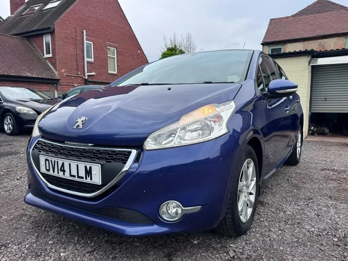 Used Peugeot 208 Active 82 HP (60 kW) 2014 Blue Hatchback