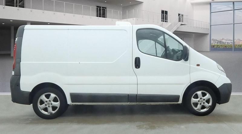 Second-hand Vauxhall Vivaro 115 CP (84 kW) 2013 Alb Monovolum