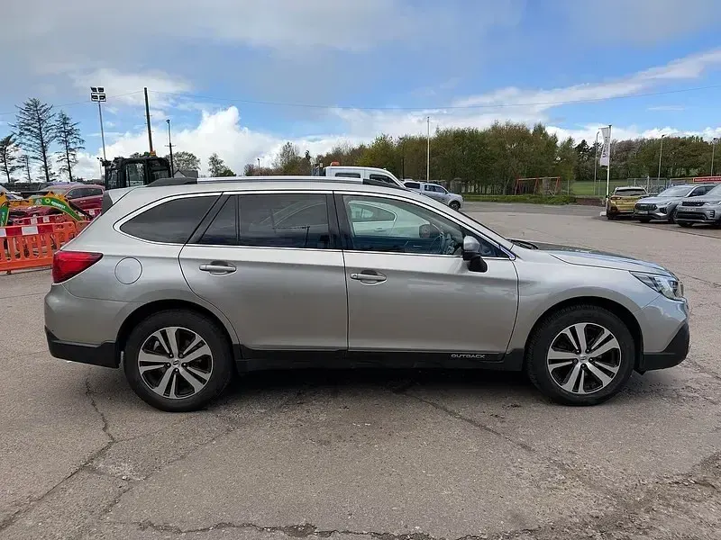Używany Subaru Outback Premium 175 KM (128 kW) 2018 Złoty Kombi