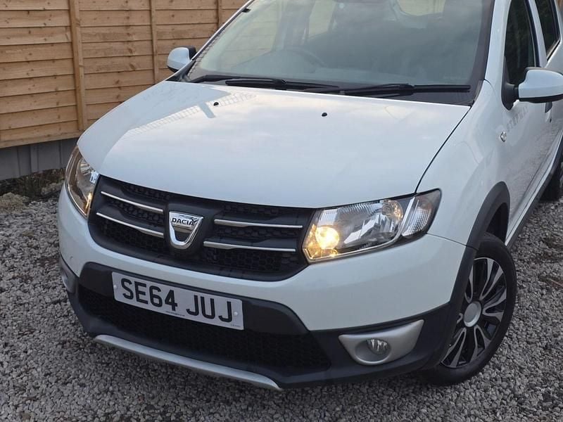 Used Dacia Sandero Lauréate 2015 White Hatchback
