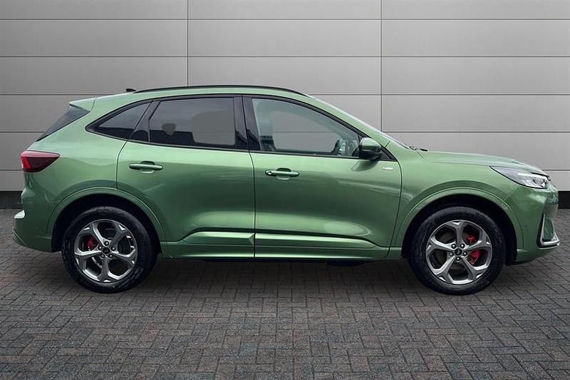 Used Ford Kuga ST-Line 243 HP (178 kW) 2025 Bursting green SUV