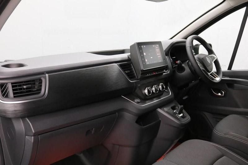 Begagnad Renault Trafic 170 HK (125 kW) 2026 Svart