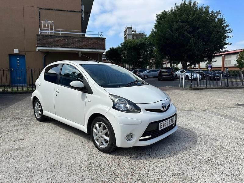 White Used 2013 Toyota Aygo Hatchback | £2,995 (Fair price) - Image 1/4