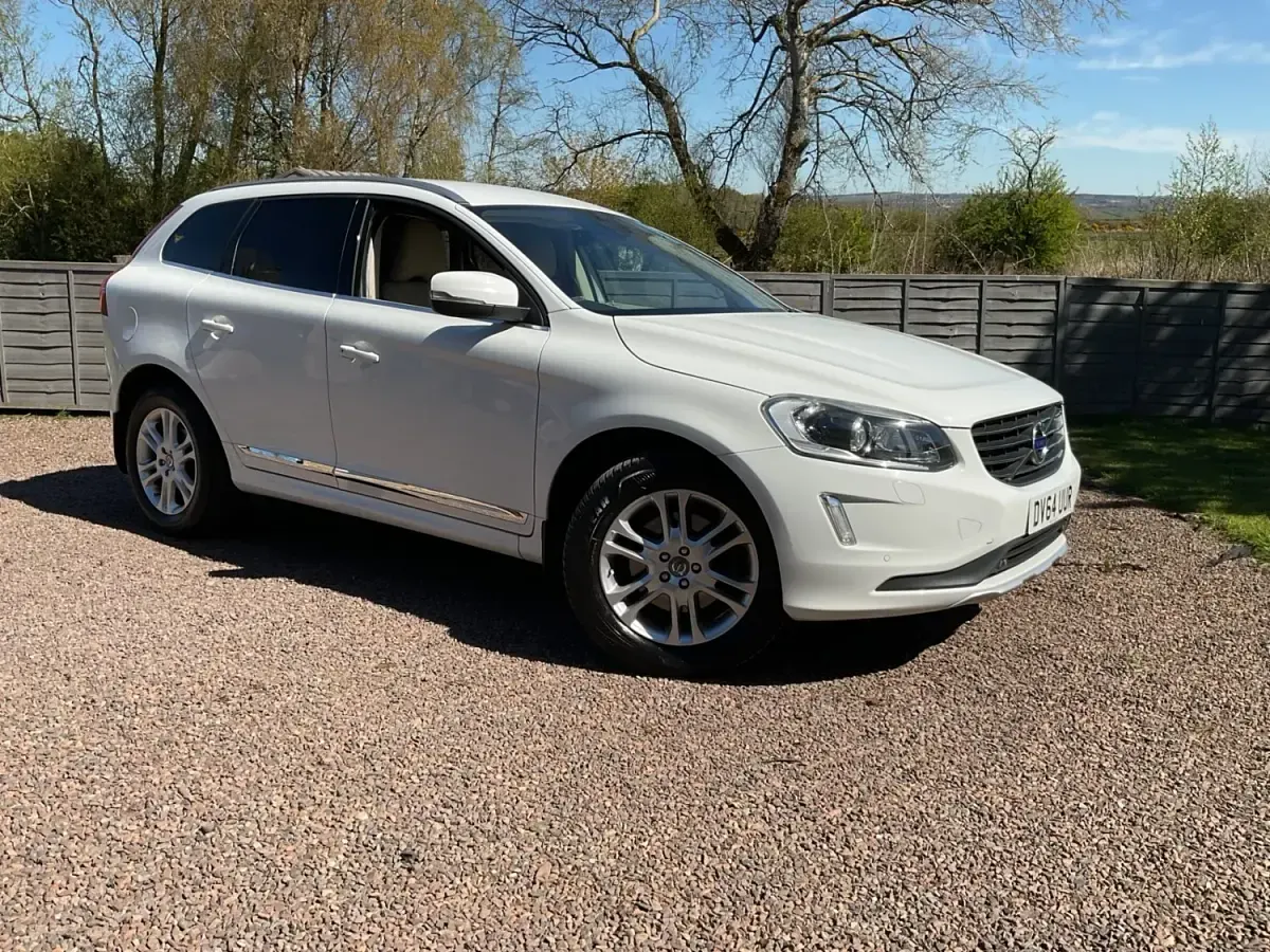 Usado Volvo XC60 SE Lux 181 HP (133 kW) 2014 Branco SUV