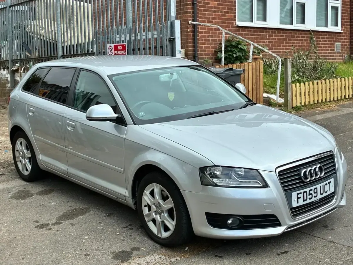 Usado Audi A3 102 HP (75 kW) 2010 Prateado Citadino