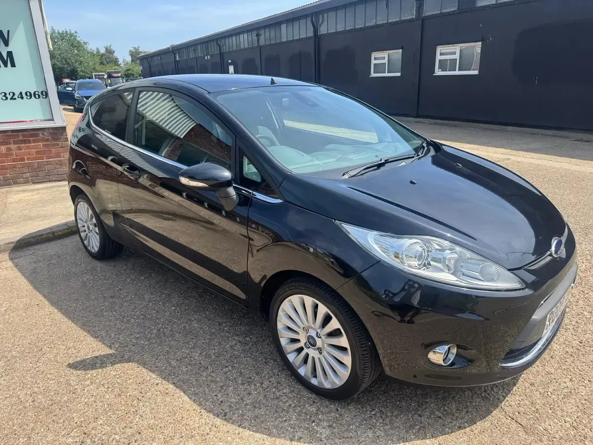 Used Ford Fiesta Titanium 94 HP (69 kW) 2009 Black Hatchback
