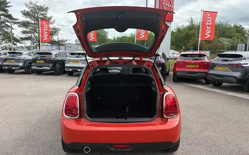 Usado Mini Cooper Classic 136 HP (100 kW) 2020 Citadino