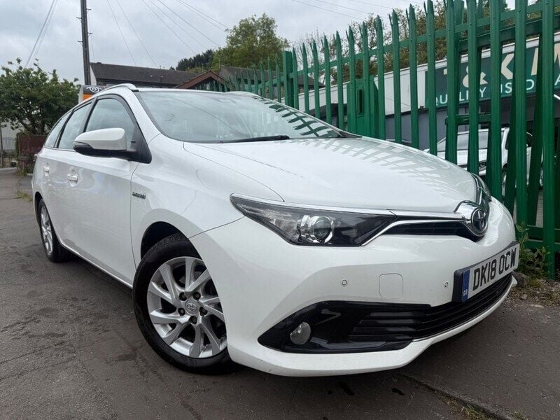 White Used 2018 Toyota Auris Hybrid Estate | £8,995 (Fair price) - Image 1/4