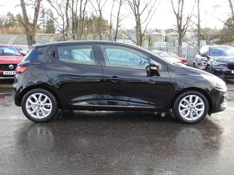 Used Renault Clio IV Dynamique 75 HP (55 kW) 2018 Black Hatchback