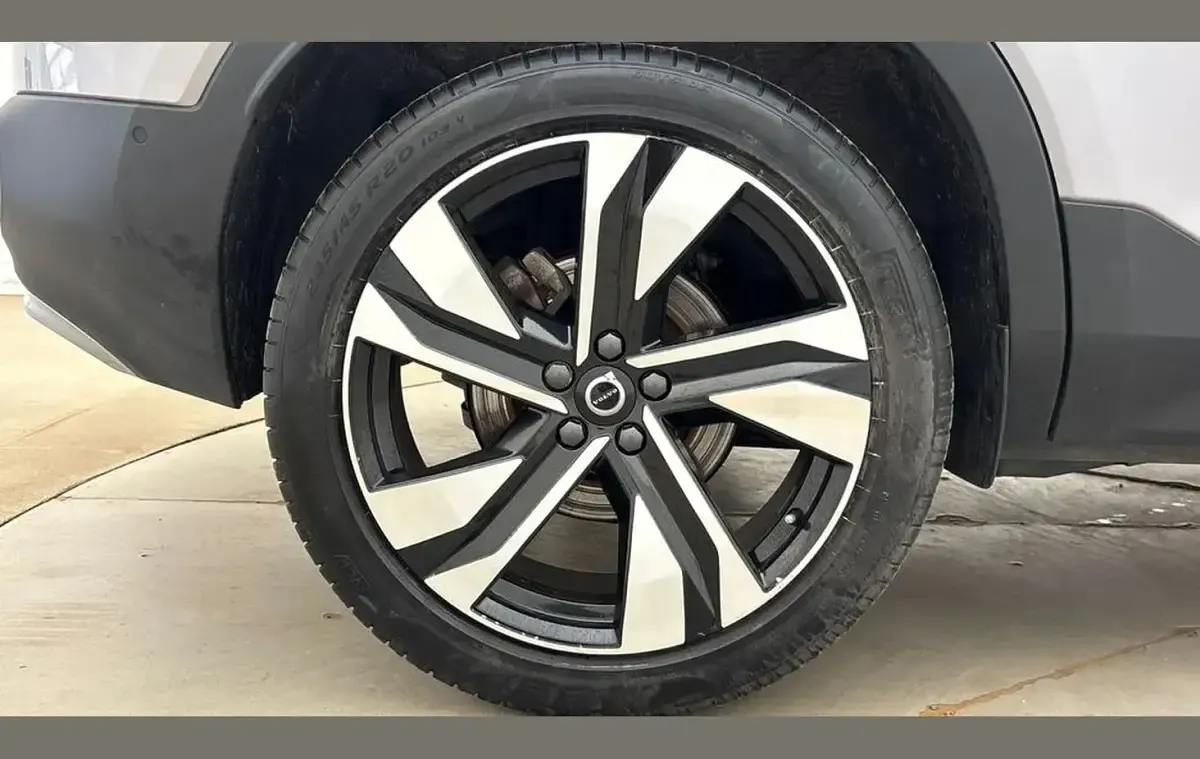 Used Volvo XC40 Ultra 161 HP (118 kW) 2025 Silver SUV