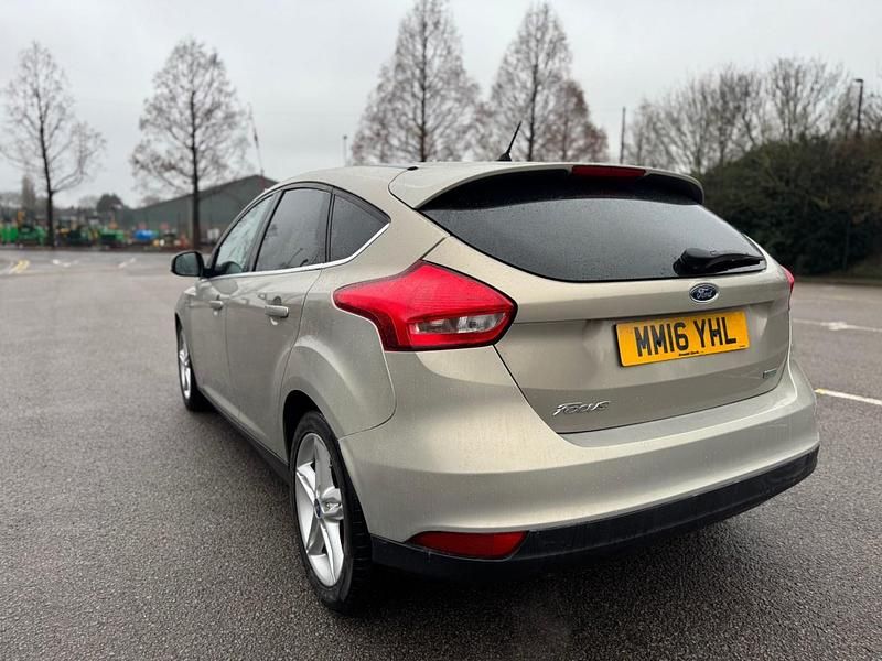 Used Ford Focus Zetec 2016 Silver Hatchback