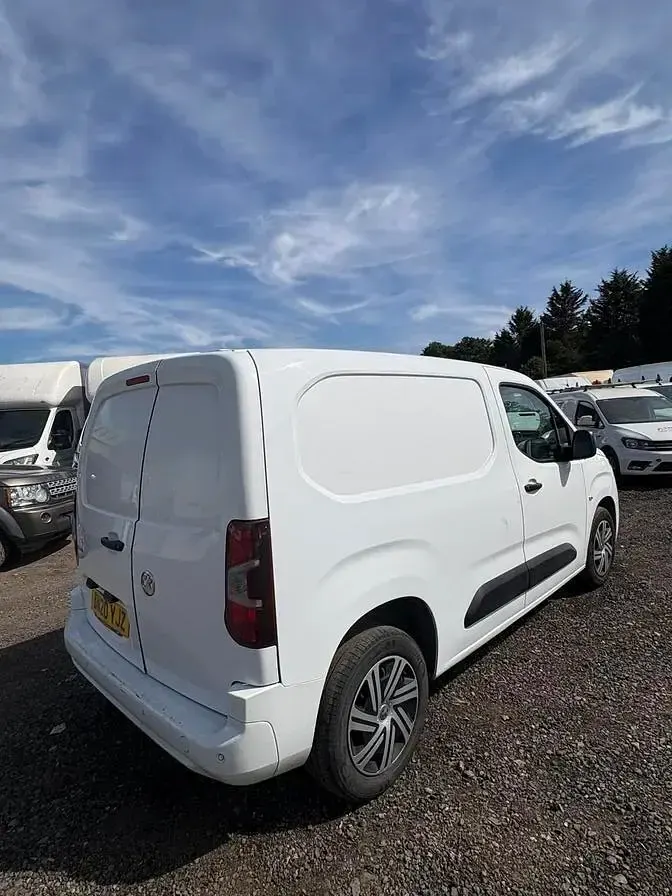 Used Vauxhall Combo Sportive 100 HP (73 kW) 2020 White MPV