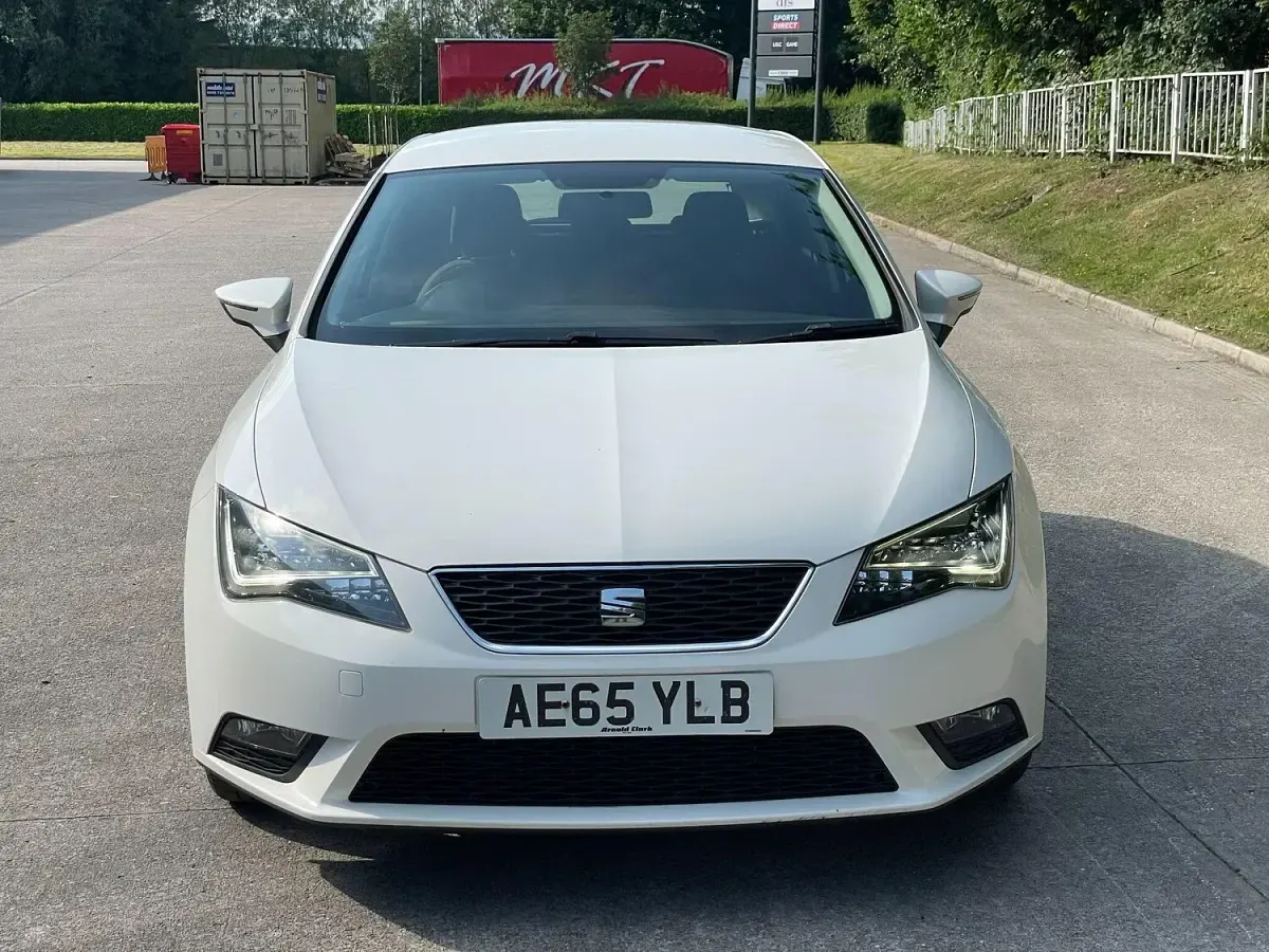Used Seat Leon SE 105 HP (77 kW) 2015 White Hatchback