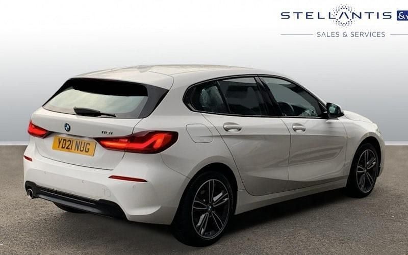 Used BMW 118 Sport Line 136 HP (100 kW) 2021 White Hatchback