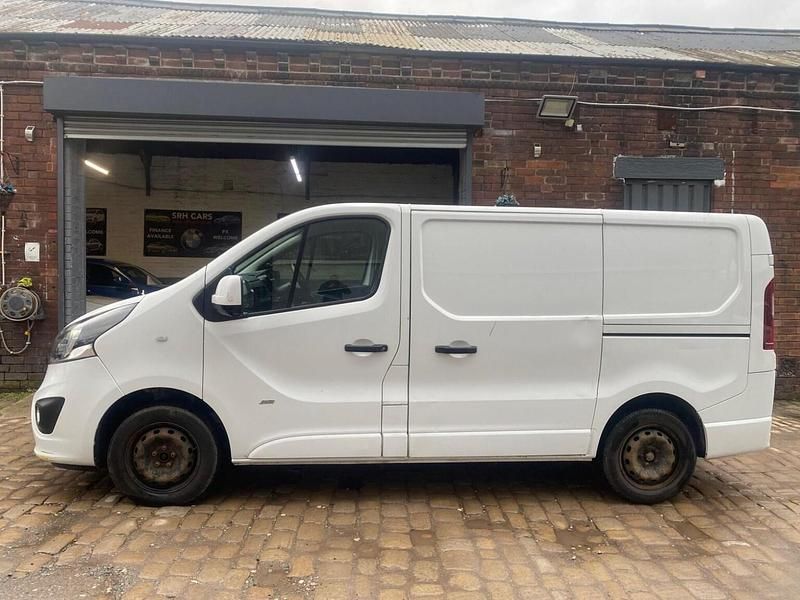 Second-hand Vauxhall Vivaro Sportive 2018 Alb Monovolum