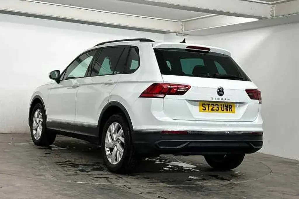 Używany VW Tiguan Life 150 KM (110 kW) 2023 Biały SUV