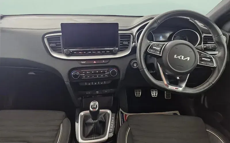 Używany Kia Ceed GT-Line 160 KM (117 kW) 2022 Biały Hatchback