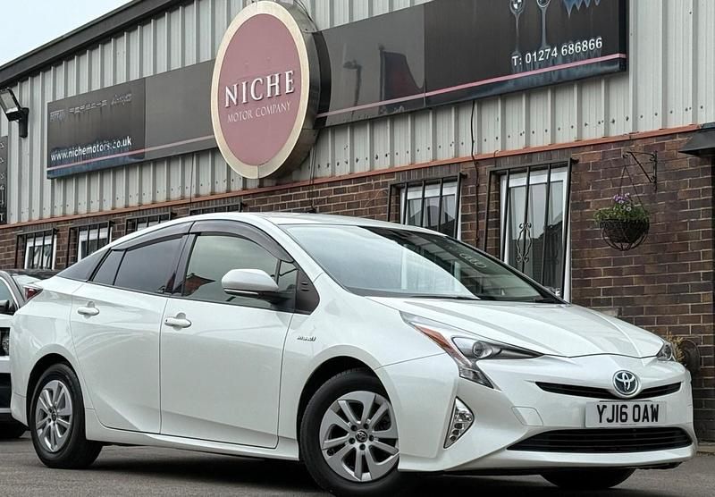 Used Toyota Prius Active 2023 White Sedan