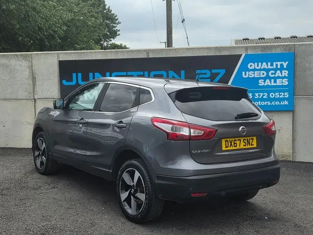 Used Nissan Qashqai N-Connecta 110 HP (80 kW) 2017 Grey SUV