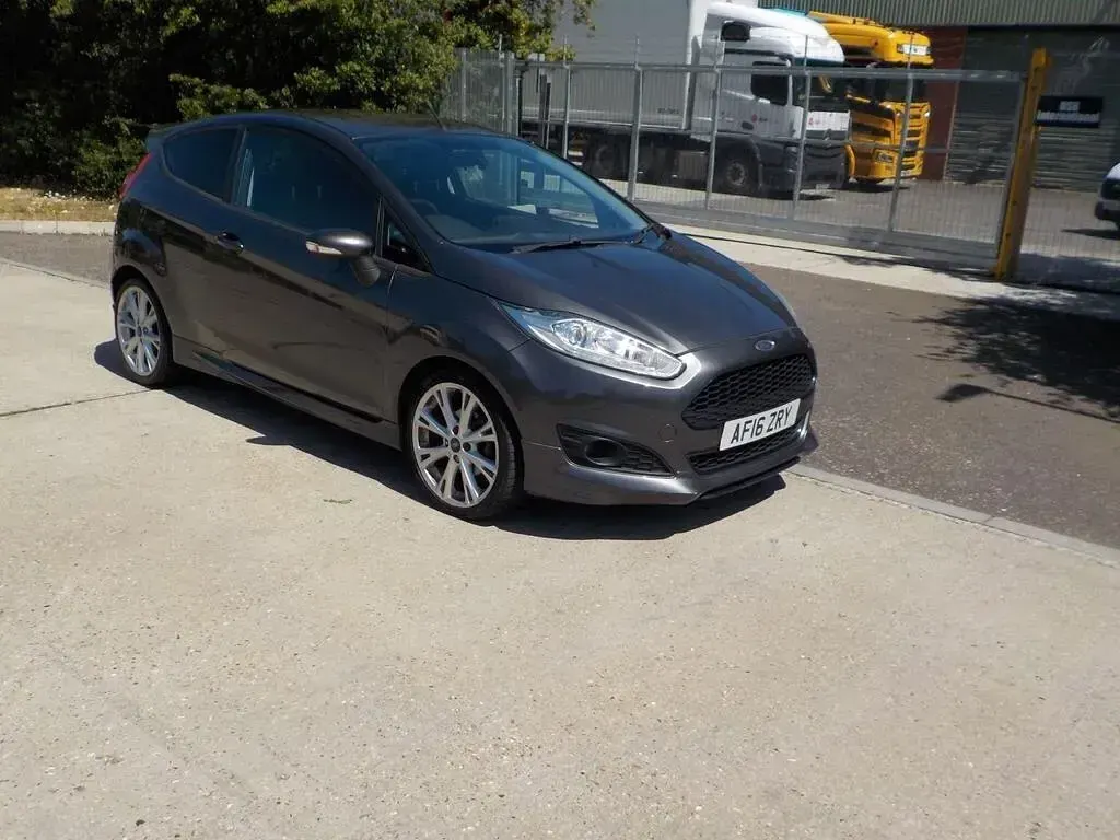 Used Ford Fiesta Zetec 140 HP (102 kW) 2016 Grey Hatchback