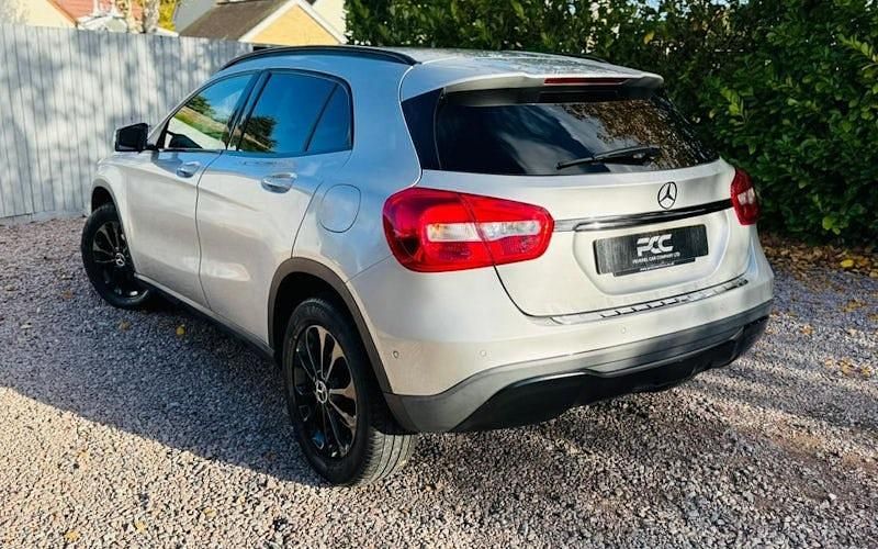 Used Mercedes GLA200 Executive 156 HP (114 kW) 2018 Silver SUV
