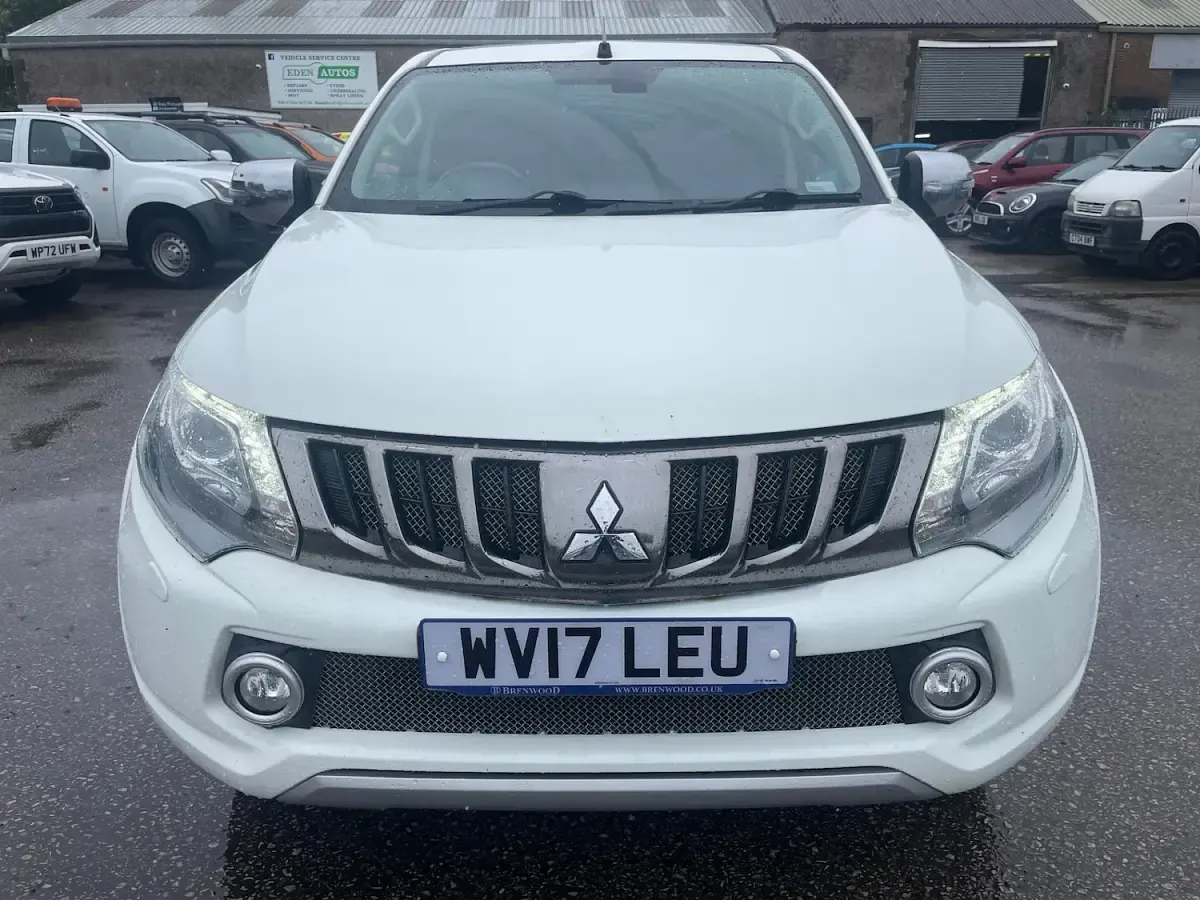 Used Mitsubishi L200 2017 White Pickup