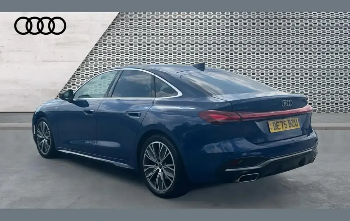 Second-hand Audi A5 S-Line 200 CP (147 kW) 2025 Albastru Berlinǎ