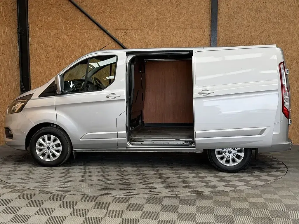 Used Ford Transit Custom Limited 130 HP (95 kW) 2022 Silver Van