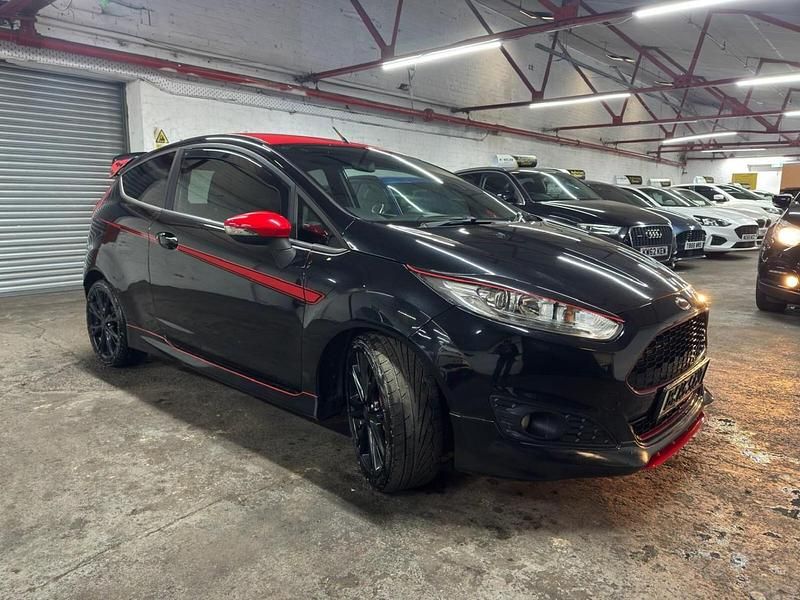 Used Ford Fiesta Zetec 140 HP (102 kW) 2015 Black Hatchback