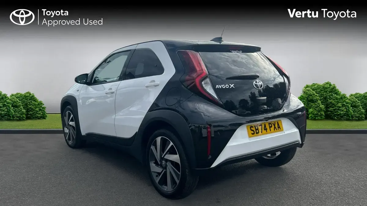 Used Toyota Aygo X 72 HP (52 kW) 2024 Pure white bitone (solid paint) SUV
