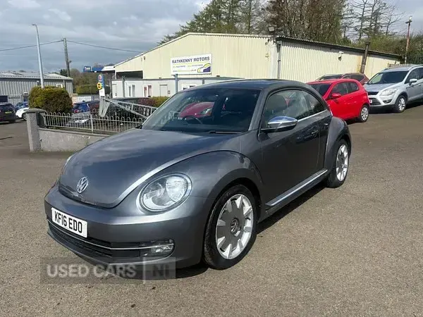 Usado VW Beetle Design 105 HP (77 kW) 2016 Cinzento Citadino