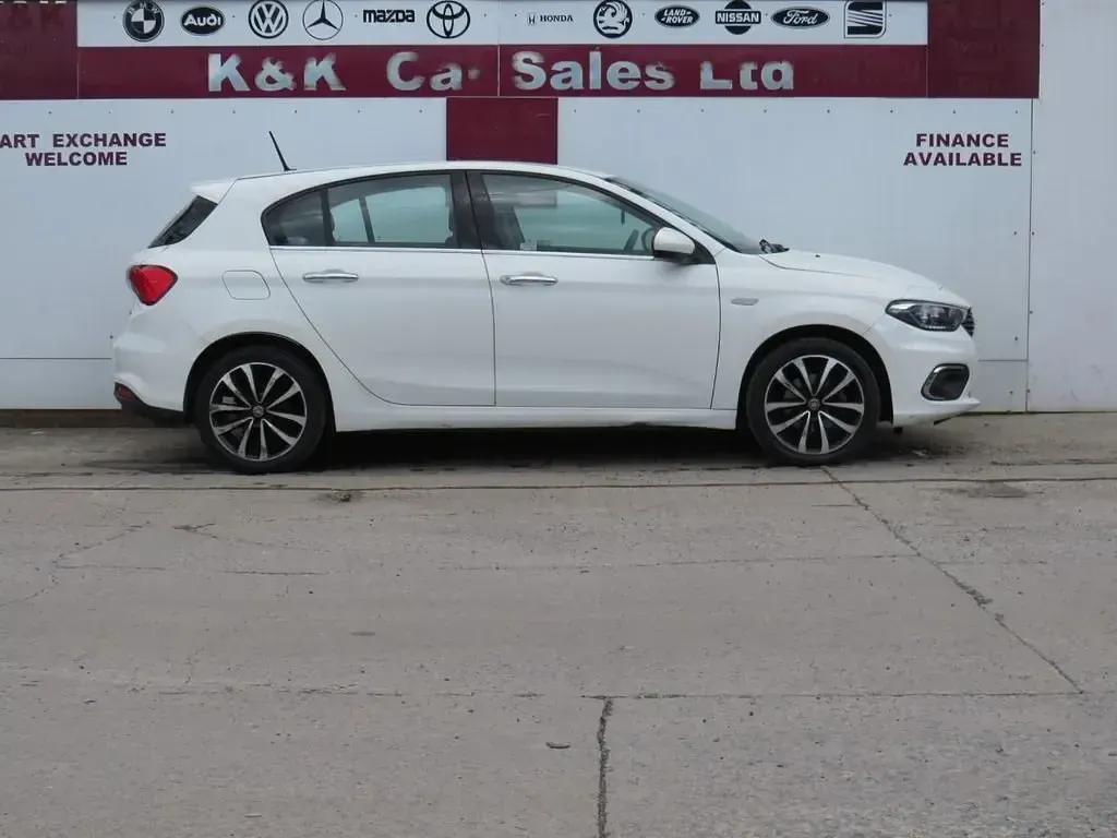 Used Fiat Tipo Lounge 95 HP (69 kW) 2017 White Hatchback