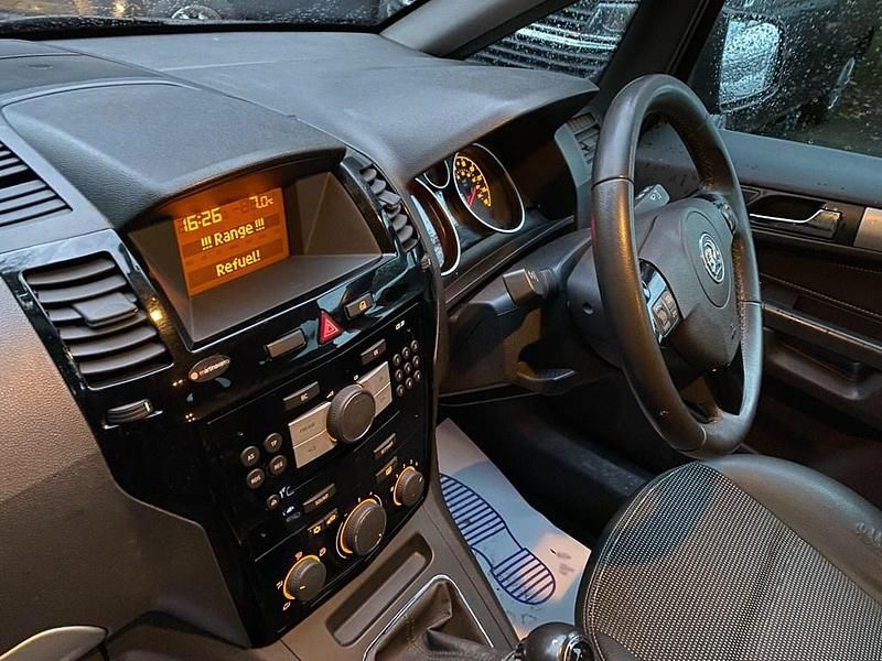 Used Vauxhall Zafira Design Edition 115 HP (84 kW) 2010 Black MPV