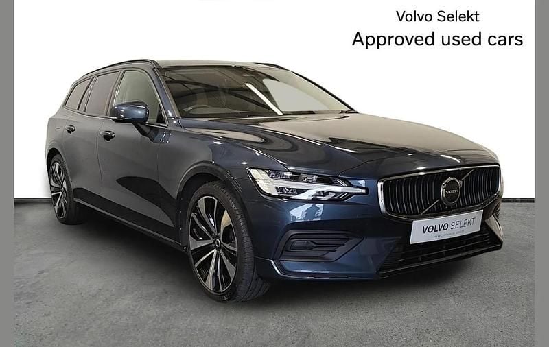 Used Volvo V60 Core 161 HP (118 kW) 2022 Blue Estate