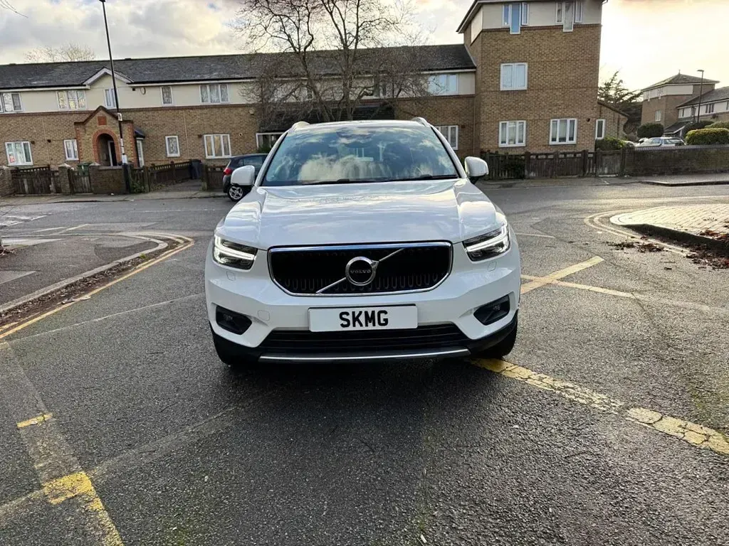 Used Volvo XC40 Momentum 190 HP (139 kW) 2018 White SUV