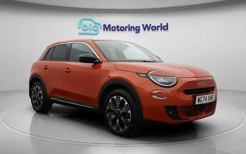 Usado Fiat 600 La Prima 101 HP (74 kW) 2024 Laranja SUV