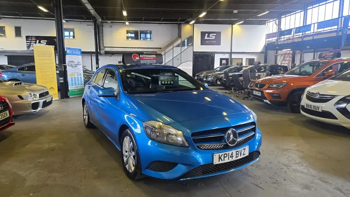 Used Mercedes A180 SE 2014 Blue Hatchback