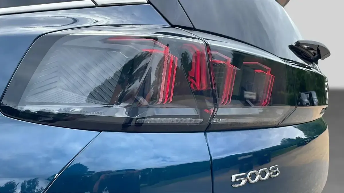 Used Peugeot 5008 GT 129 HP (94 kW) 2023 Blue SUV