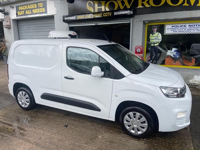 Usado Citroën Berlingo 75 HP (55 kW) 2021 Branco Monovolume