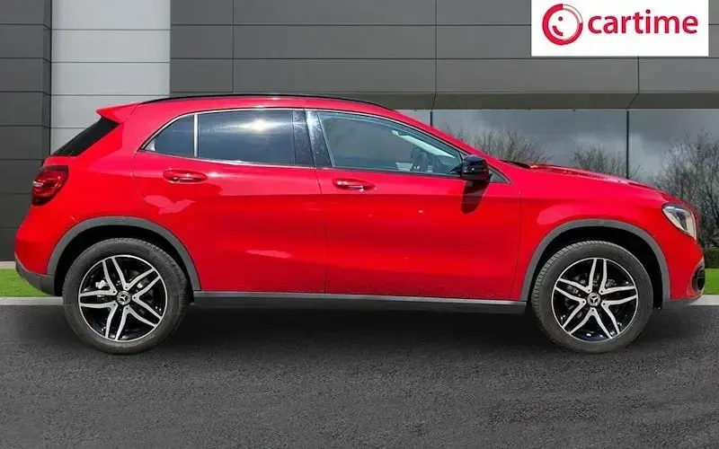 Used Mercedes GLA180 Urban 122 HP (89 kW) 2019 Red SUV