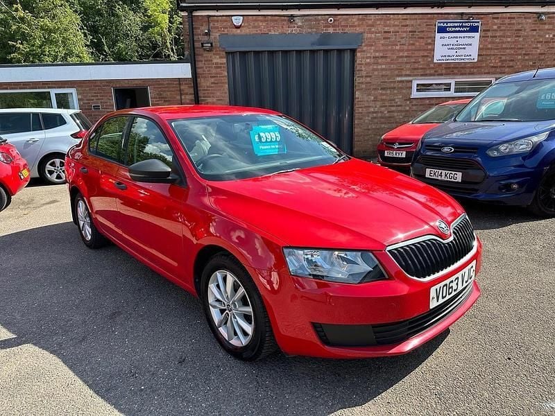 Red Used 2013 Skoda Octavia Hatchback | £3,975 (Fair price) - Image 1/4