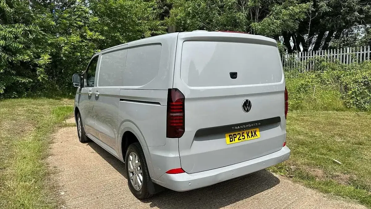 Begagnad VW Transporter Pro 2025 Grå Van